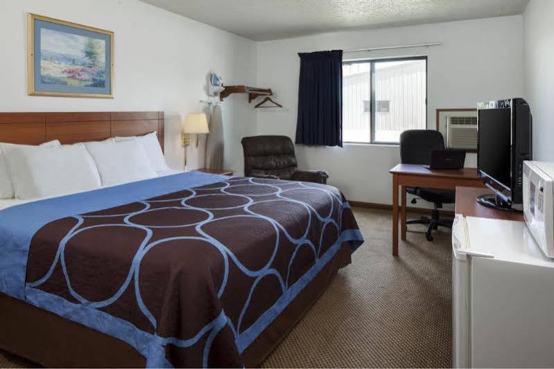 Super 8 By Wyndham Portage Motel Exterior photo