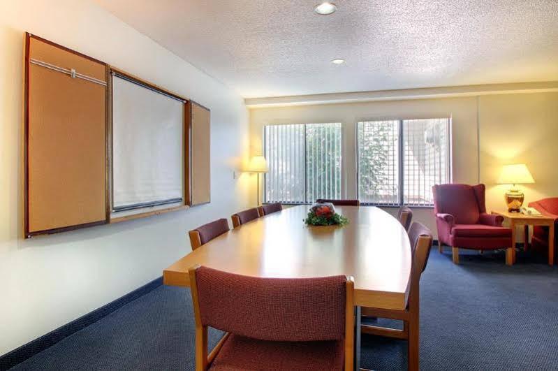 Super 8 By Wyndham Portage Motel Exterior photo