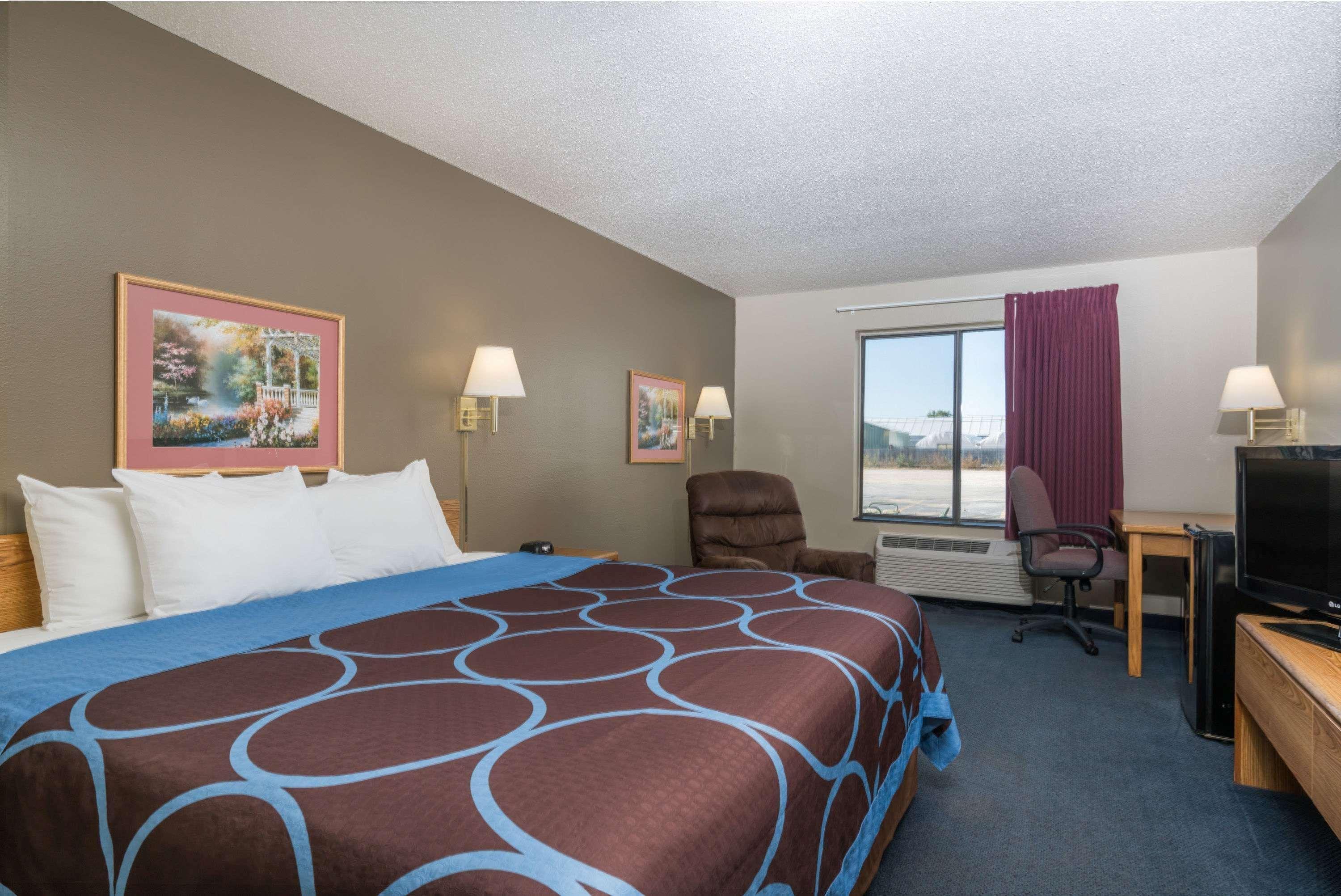 Super 8 By Wyndham Portage Motel Exterior photo