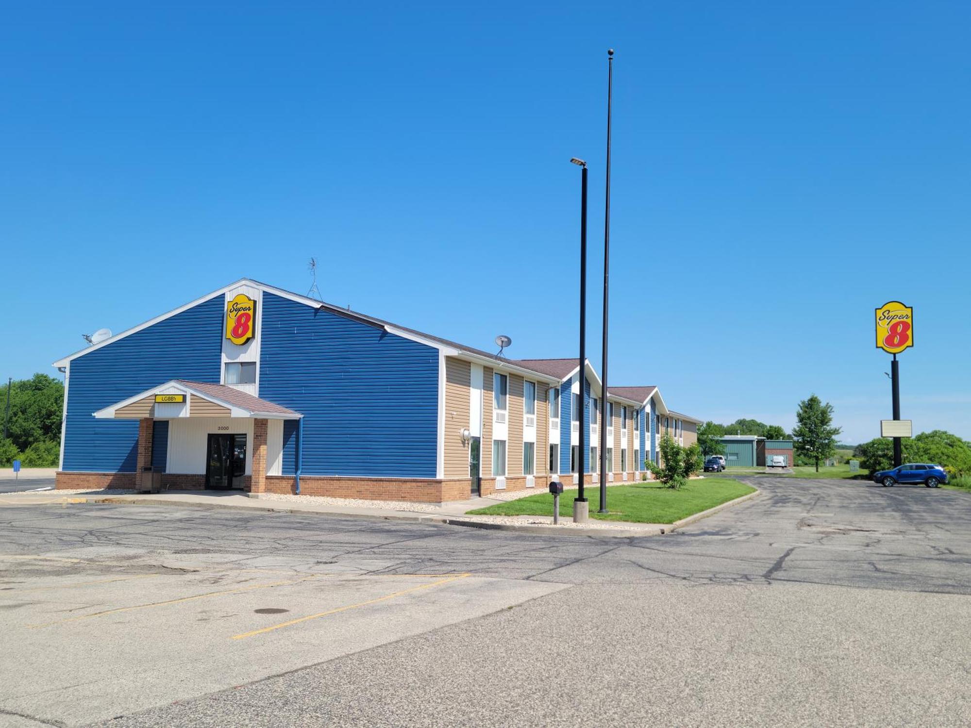 Super 8 By Wyndham Portage Motel Exterior photo
