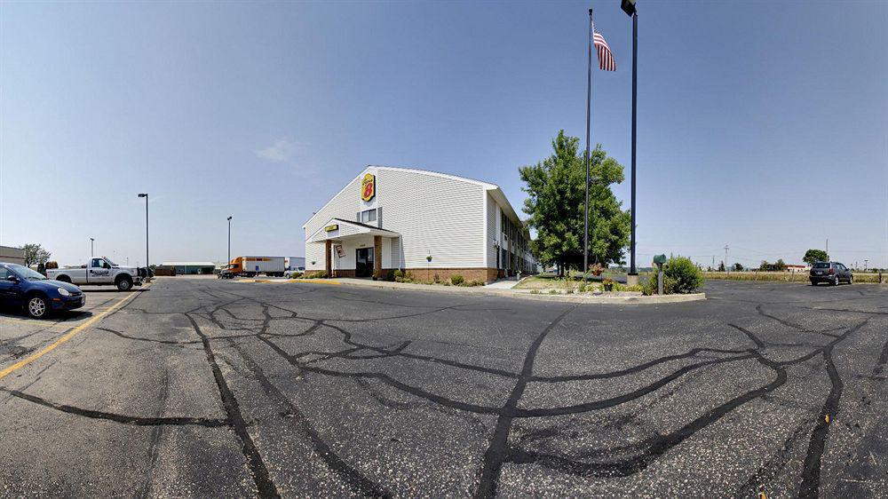 Super 8 By Wyndham Portage Motel Exterior photo