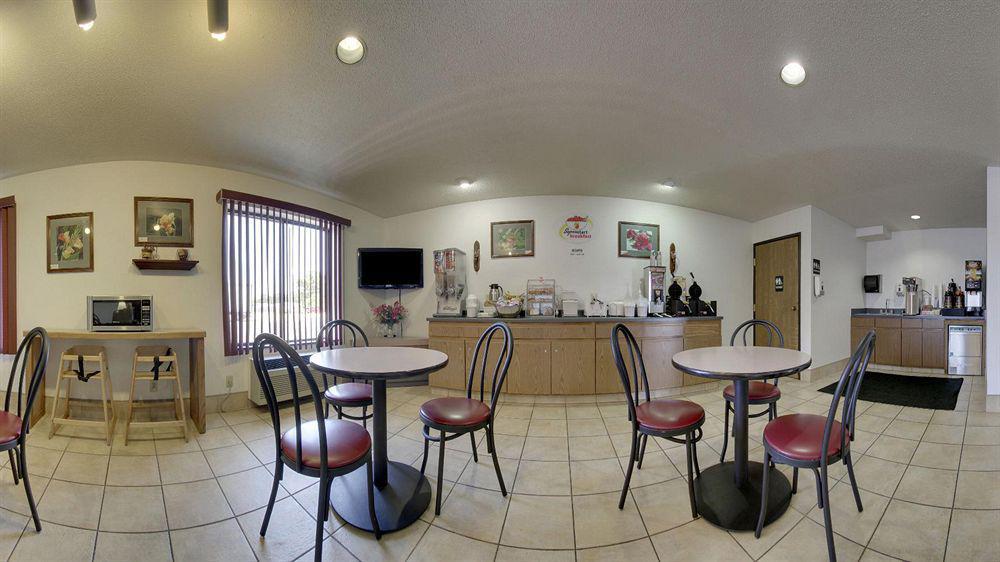 Super 8 By Wyndham Portage Motel Exterior photo